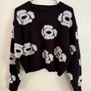 Black and White Graphic Sweater, size Large